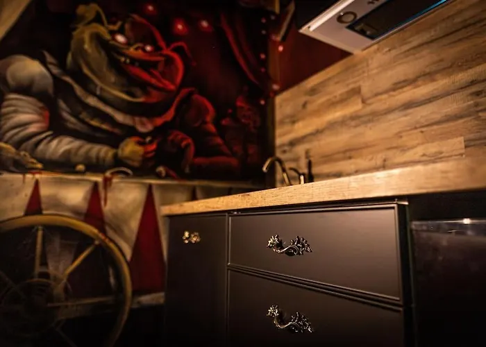 Le Cirque Ensorcele - Le Studio Maudit & Cosy